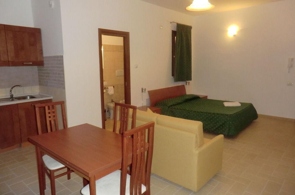 Il Casaletto Dei Ludi Aparthotel Aranova Kültér fotó