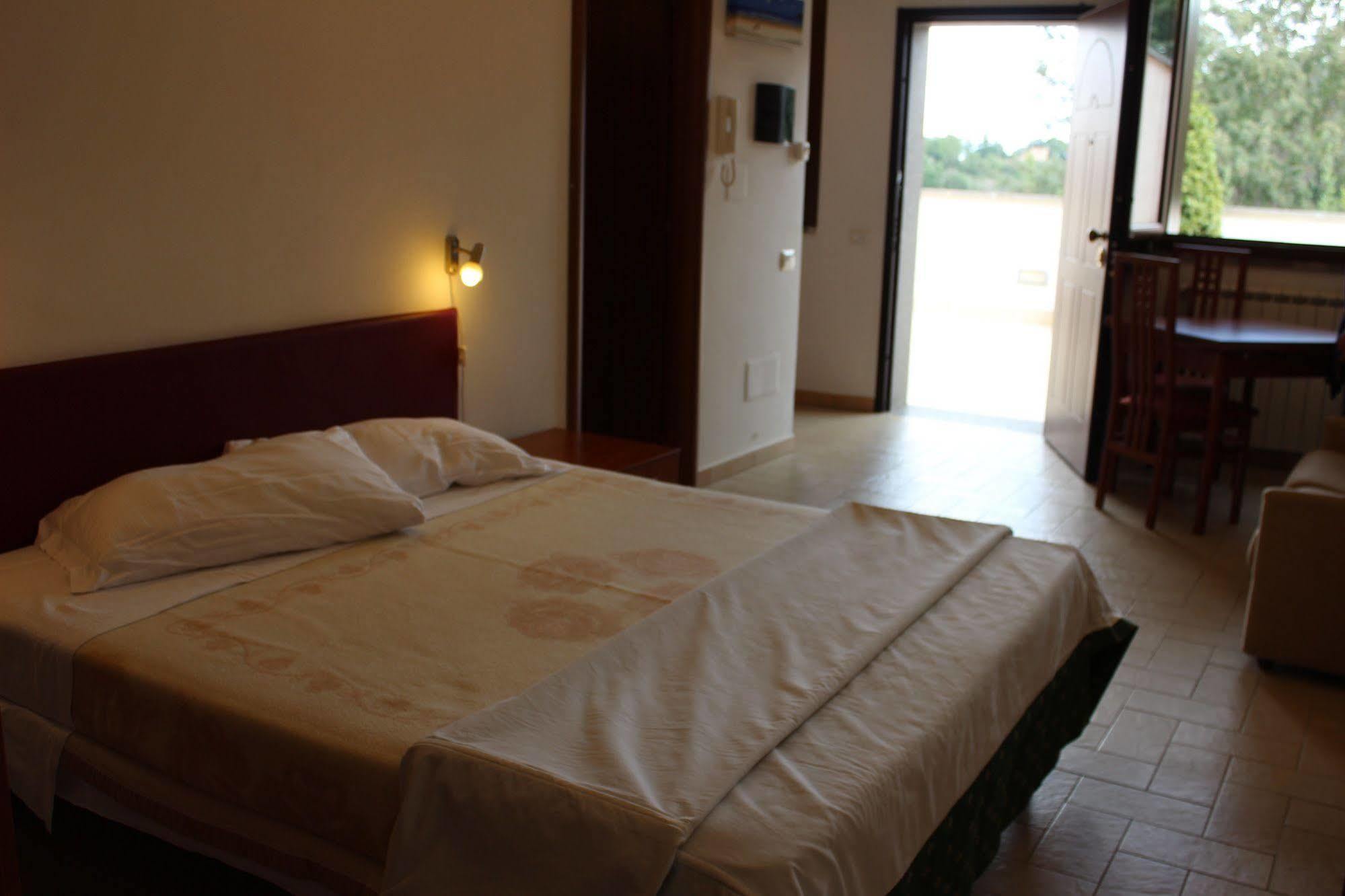 Il Casaletto Dei Ludi Aparthotel Aranova Kültér fotó